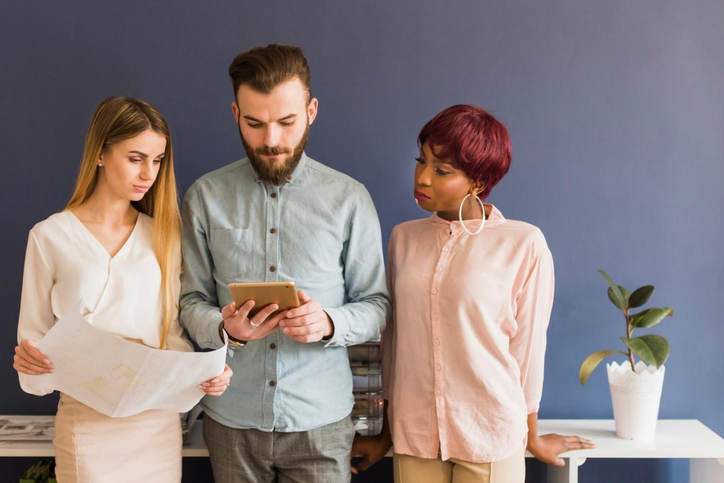 Studium astrologii z mapami nieba i narzędziami interpretacyjnymi